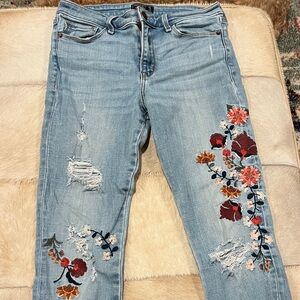 Abercrombie & Fitch Skinny Embroidered Floral Light Blue Jeans size 27/4